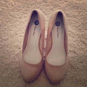 Michael Antonio micro suede pumps